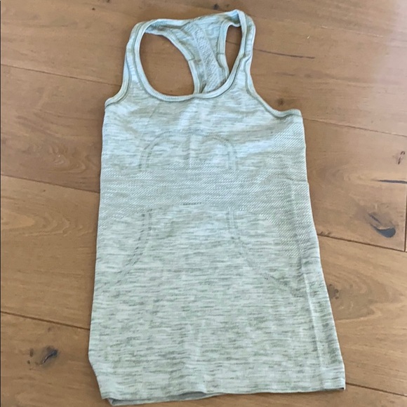 Lululemon tank - Picture 2 of 3
